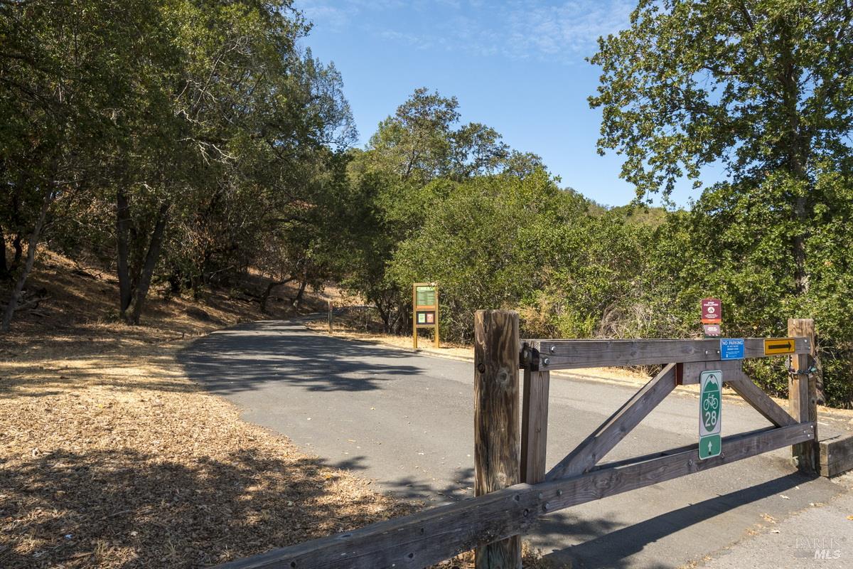 Detail Gallery Image 25 of 29 For 59 Trellis Dr, San Rafael,  CA 94903 - 4 Beds | 2 Baths