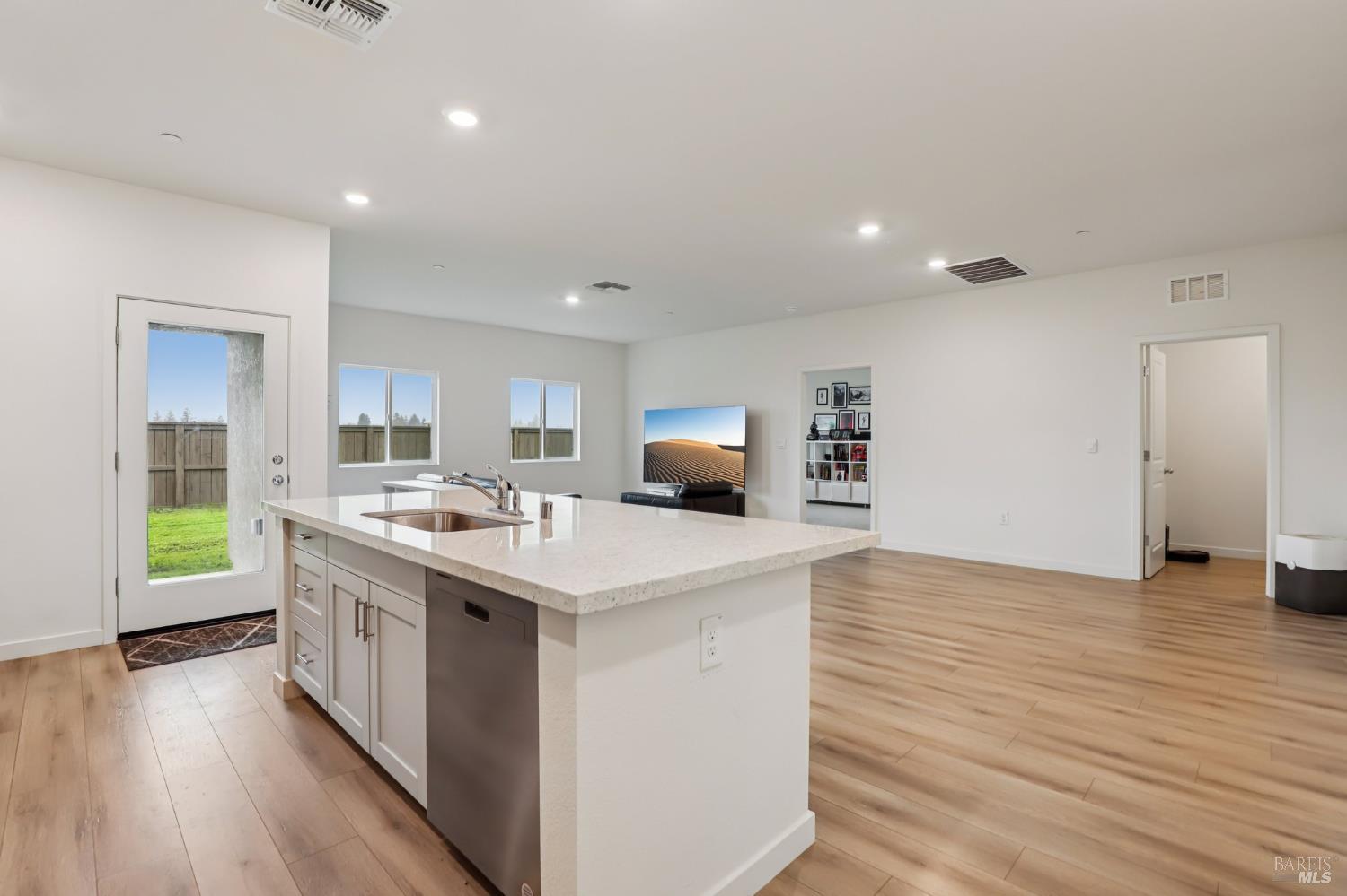 Detail Gallery Image 11 of 26 For 1830 Orange Blossom Ln, Dixon,  CA 95620 - 3 Beds | 2 Baths