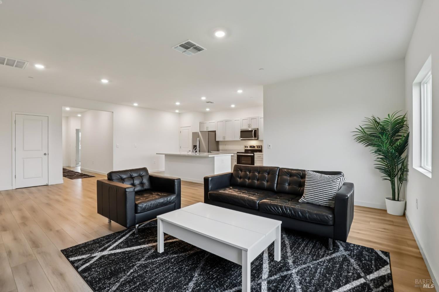 Detail Gallery Image 7 of 26 For 1830 Orange Blossom Ln, Dixon,  CA 95620 - 3 Beds | 2 Baths