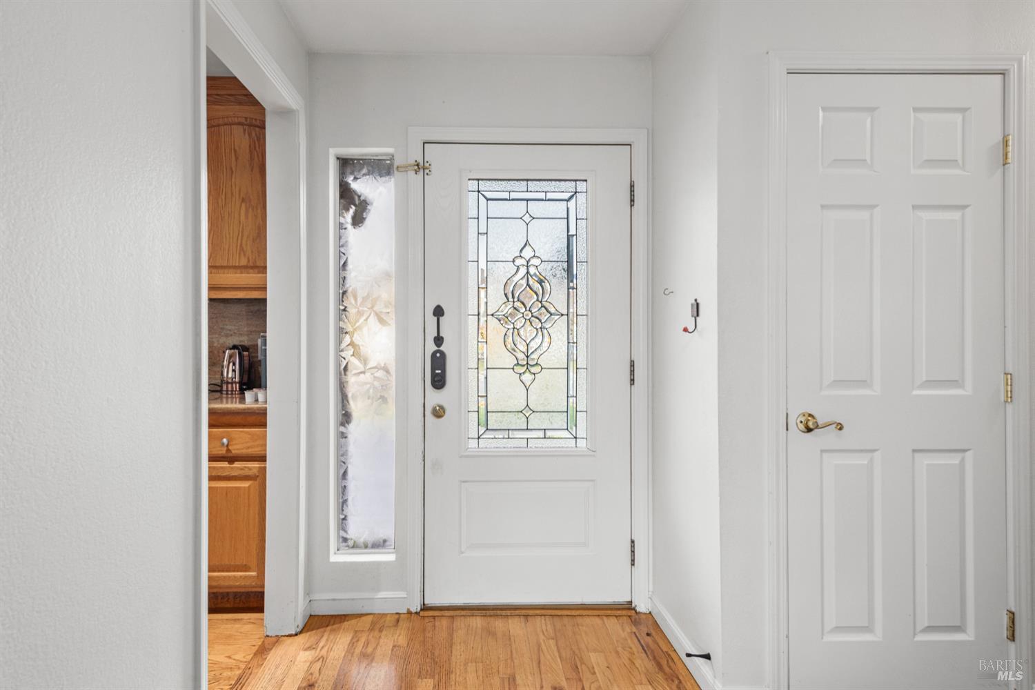 Detail Gallery Image 5 of 44 For 5232 Badger Rd, Santa Rosa,  CA 95409 - 4 Beds | 3 Baths