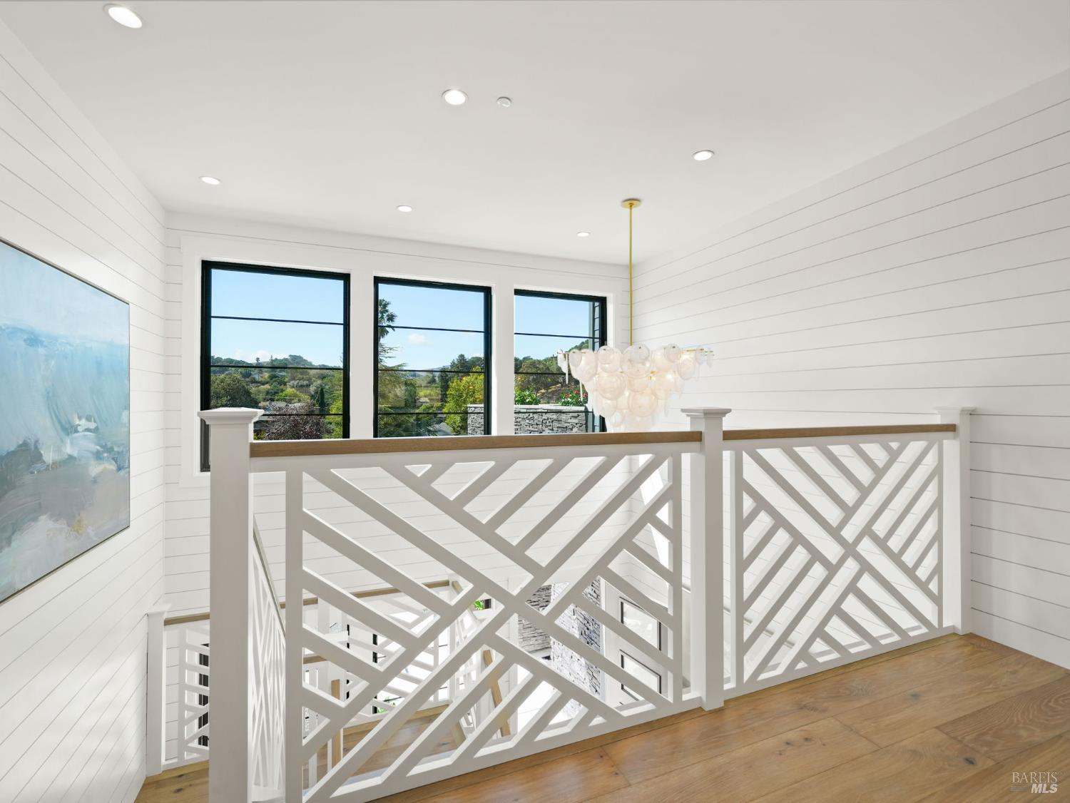 Detail Gallery Image 35 of 44 For 31 Erin Dr, San Rafael,  CA 94903 - 4 Beds | 4 Baths