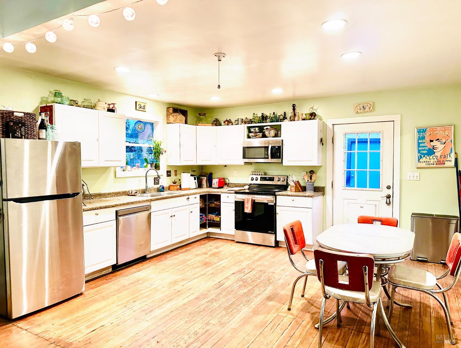 Detail Gallery Image 9 of 33 For 108 Pierson St, Santa Rosa,  CA 95401 - 2 Beds | 1 Baths