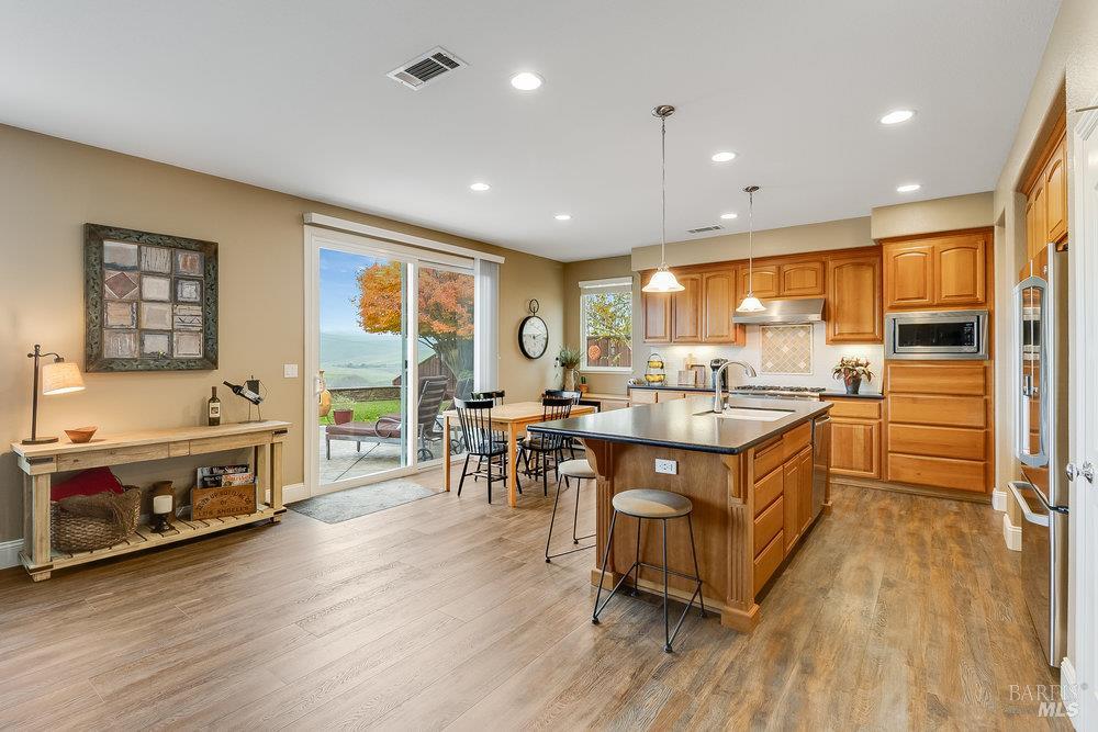 Detail Gallery Image 17 of 66 For 544 Lansing Cir, Benicia,  CA 94510 - 4 Beds | 3 Baths