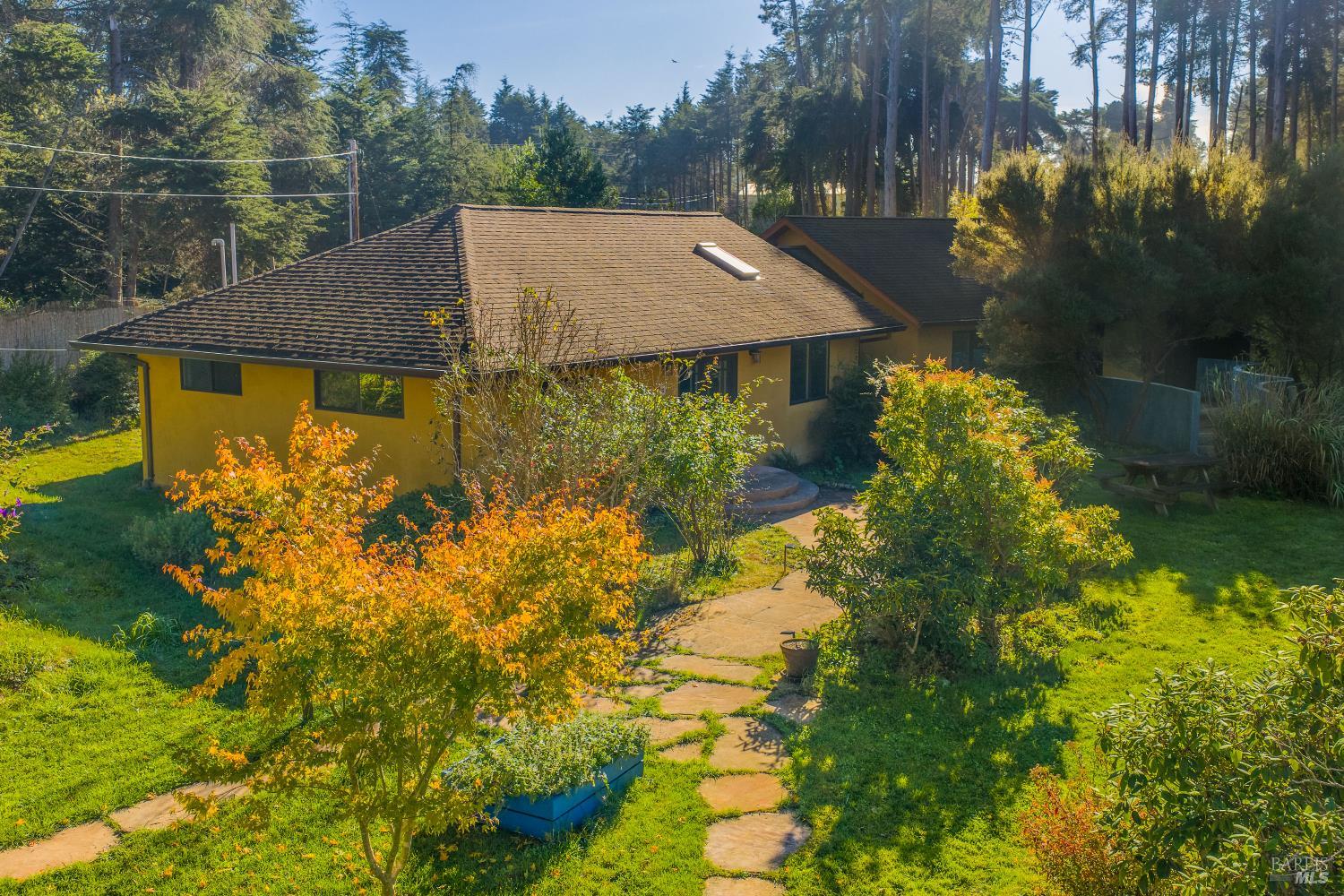 Detail Gallery Image 3 of 41 For 19204 Benson Ln, Fort Bragg,  CA 95437 - 2 Beds | 2 Baths