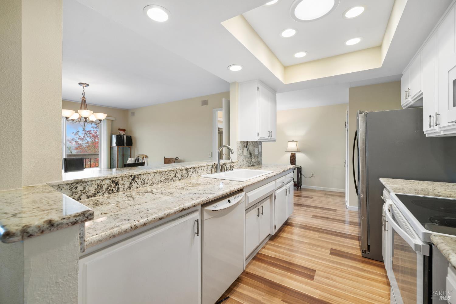 Detail Gallery Image 3 of 45 For 7103 Overlook Dr, Santa Rosa,  CA 95409 - 3 Beds | 2 Baths