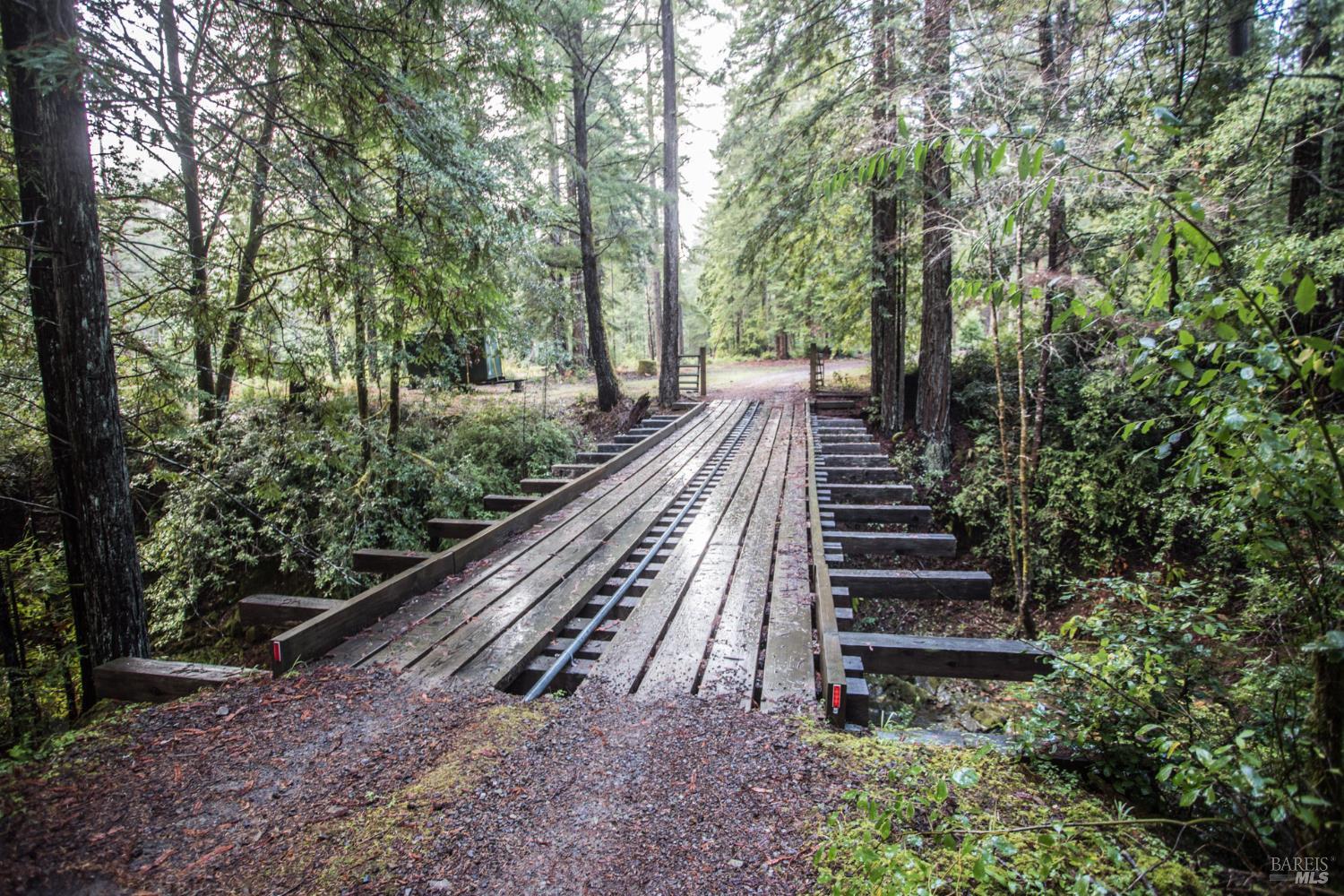 Detail Gallery Image 4 of 42 For 11091 Irmulco Rd, Willits,  CA 95490 - 4 Beds | 2 Baths