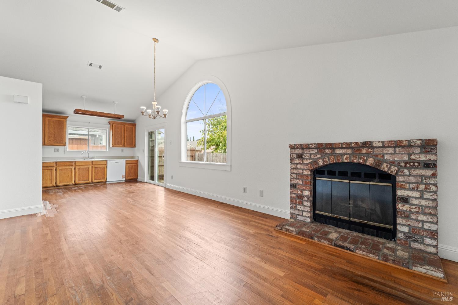 Detail Gallery Image 10 of 30 For 1120 Camellia Ln, Suisun City,  CA 94585 - 3 Beds | 2 Baths