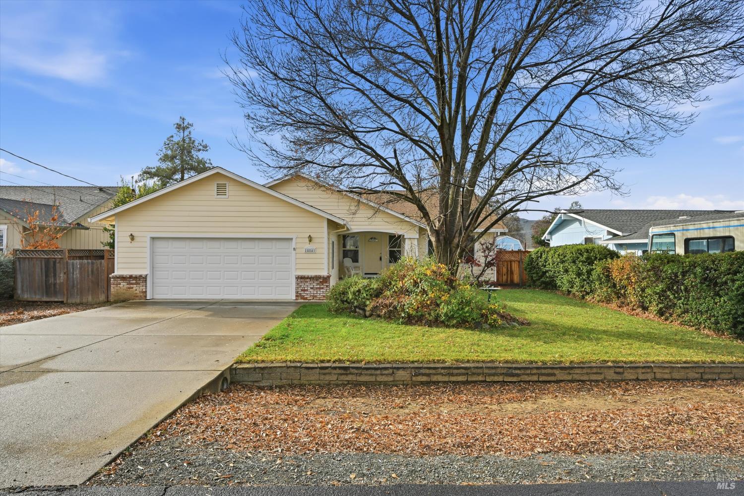 Detail Gallery Image 2 of 33 For 18841 Spyglass Rd, Hidden Valley Lake,  CA 95467 - 3 Beds | 2 Baths