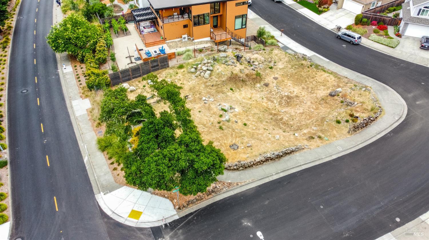 Detail Gallery Image 3 of 13 For 2100 Vintage Cir, Santa Rosa,  CA 95404 - – Beds | – Baths