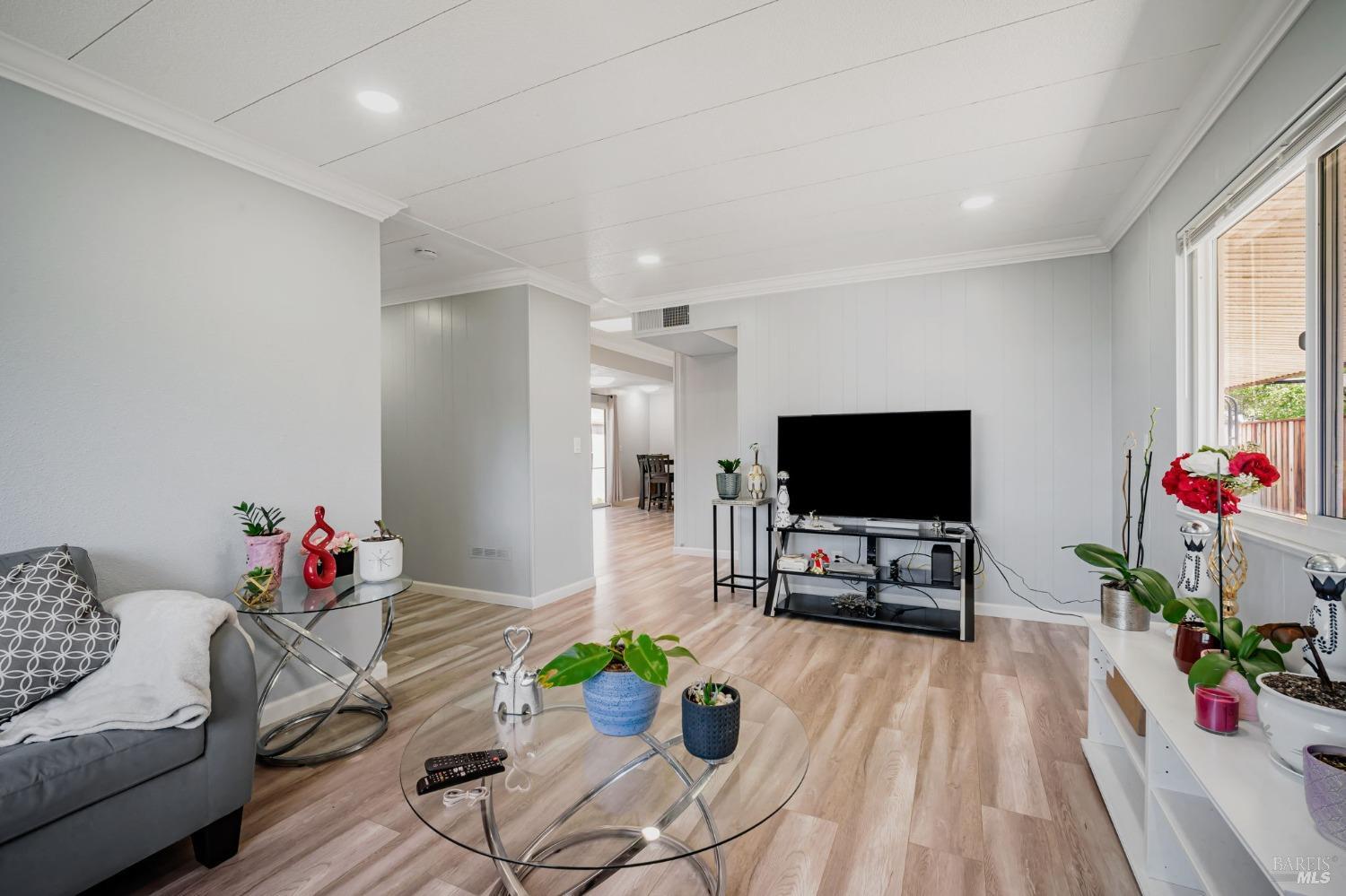 Detail Gallery Image 16 of 44 For 234 Arboleda Dr, Santa Rosa,  CA 95401 - 3 Beds | 2 Baths