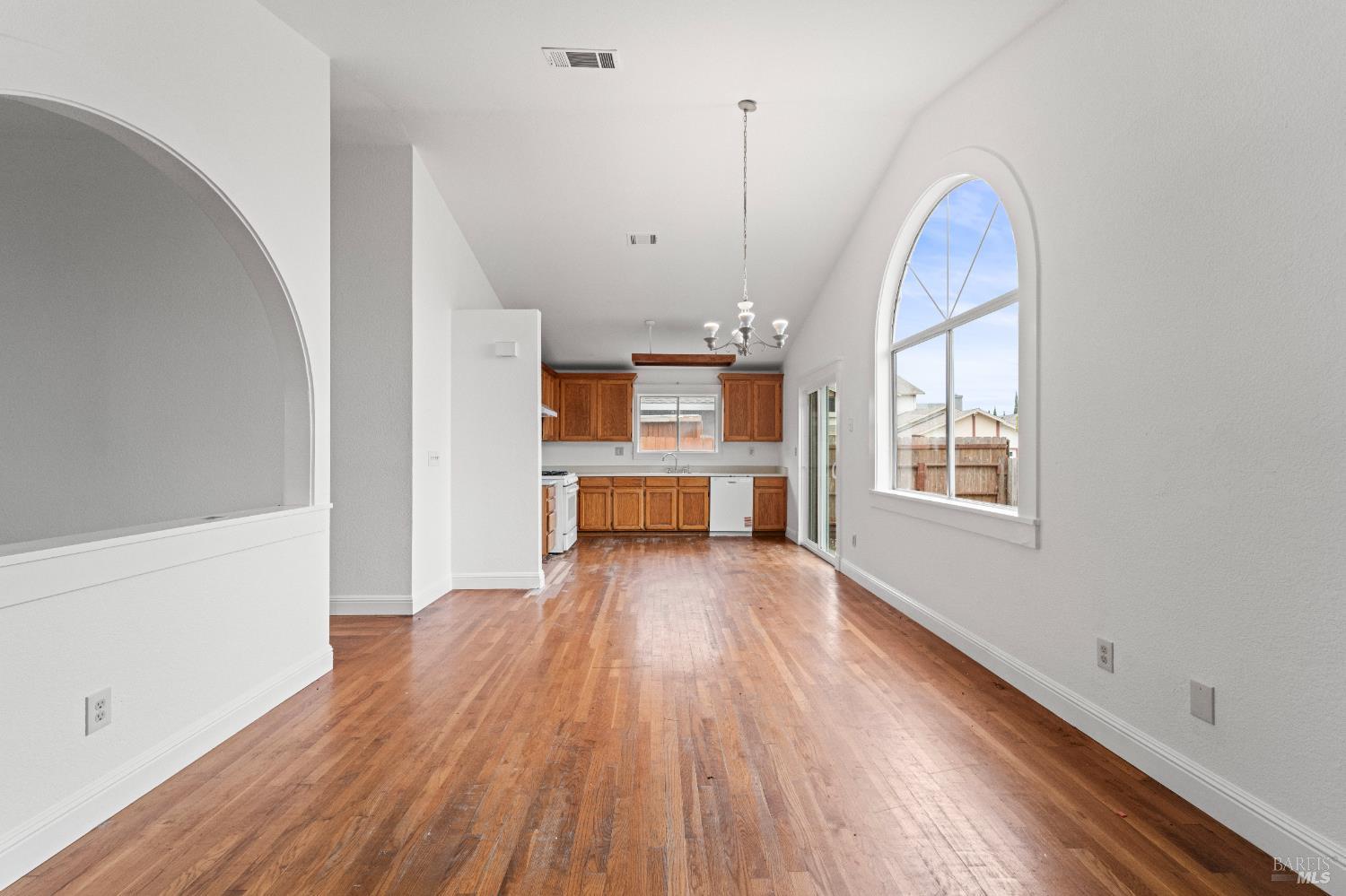 Detail Gallery Image 11 of 30 For 1120 Camellia Ln, Suisun City,  CA 94585 - 3 Beds | 2 Baths