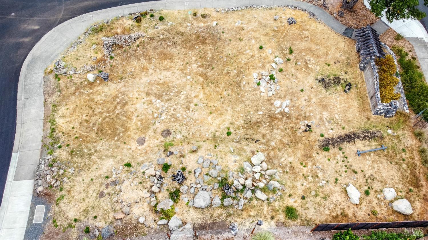 Detail Gallery Image 11 of 13 For 2100 Vintage Cir, Santa Rosa,  CA 95404 - – Beds | – Baths