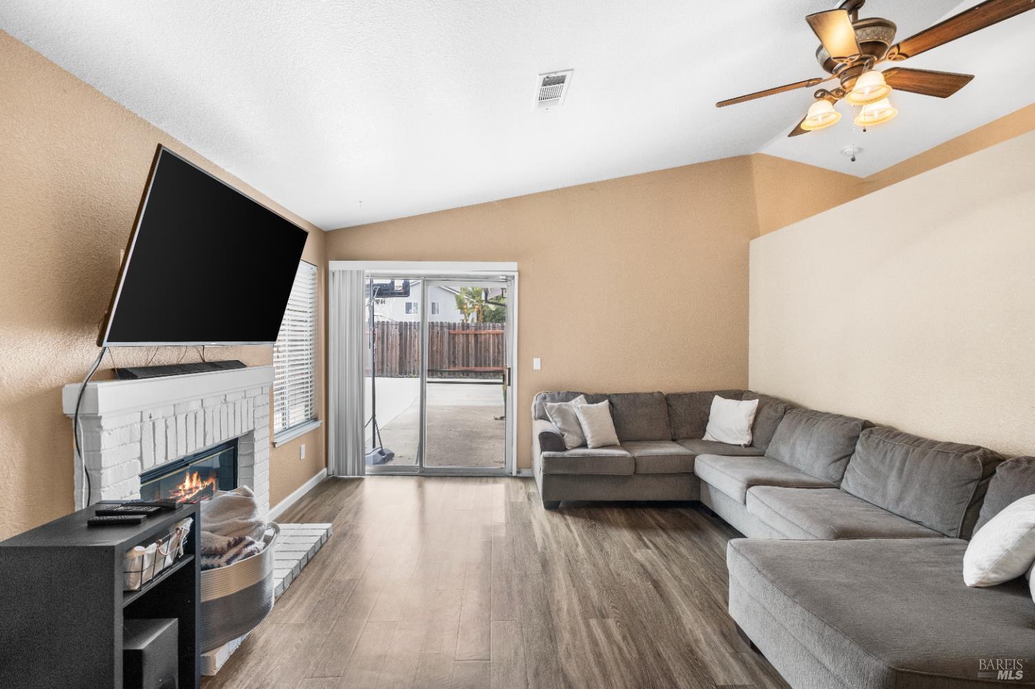 Detail Gallery Image 6 of 40 For 248 Colby Dr, Vacaville,  CA 95687 - 3 Beds | 2 Baths