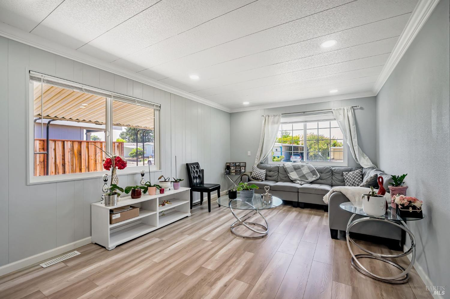 Detail Gallery Image 13 of 44 For 234 Arboleda Dr, Santa Rosa,  CA 95401 - 3 Beds | 2 Baths