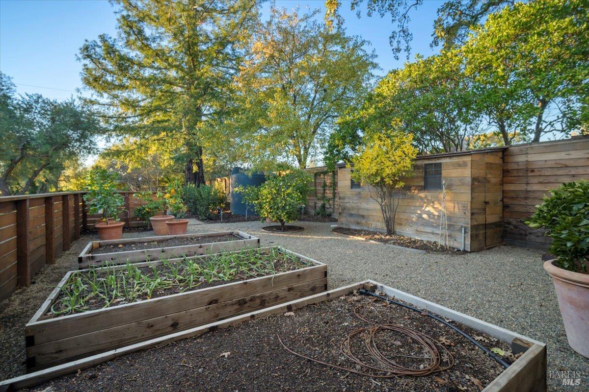 Detail Gallery Image 62 of 68 For 511 Hidden Acres Rd, Healdsburg,  CA 95448 - 3 Beds | 4 Baths