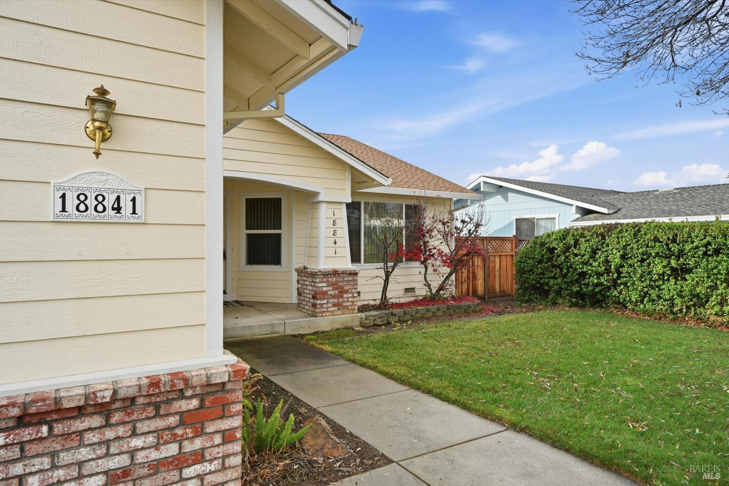 Detail Gallery Image 3 of 33 For 18841 Spyglass Rd, Hidden Valley Lake,  CA 95467 - 3 Beds | 2 Baths