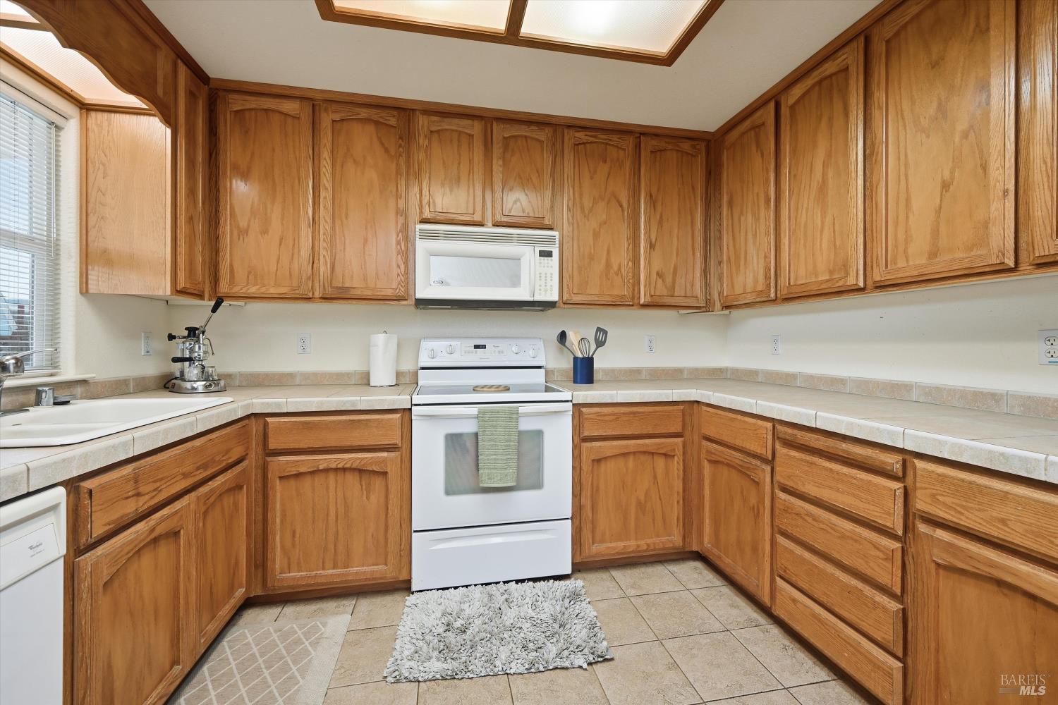 Detail Gallery Image 11 of 33 For 18841 Spyglass Rd, Hidden Valley Lake,  CA 95467 - 3 Beds | 2 Baths