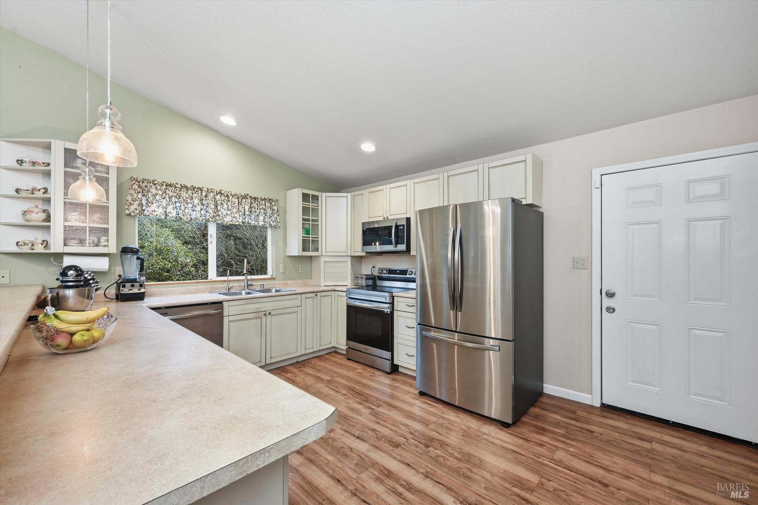 Detail Gallery Image 8 of 39 For 3532 Morningside Cir, Kelseyville,  CA 95451 - 4 Beds | 3 Baths