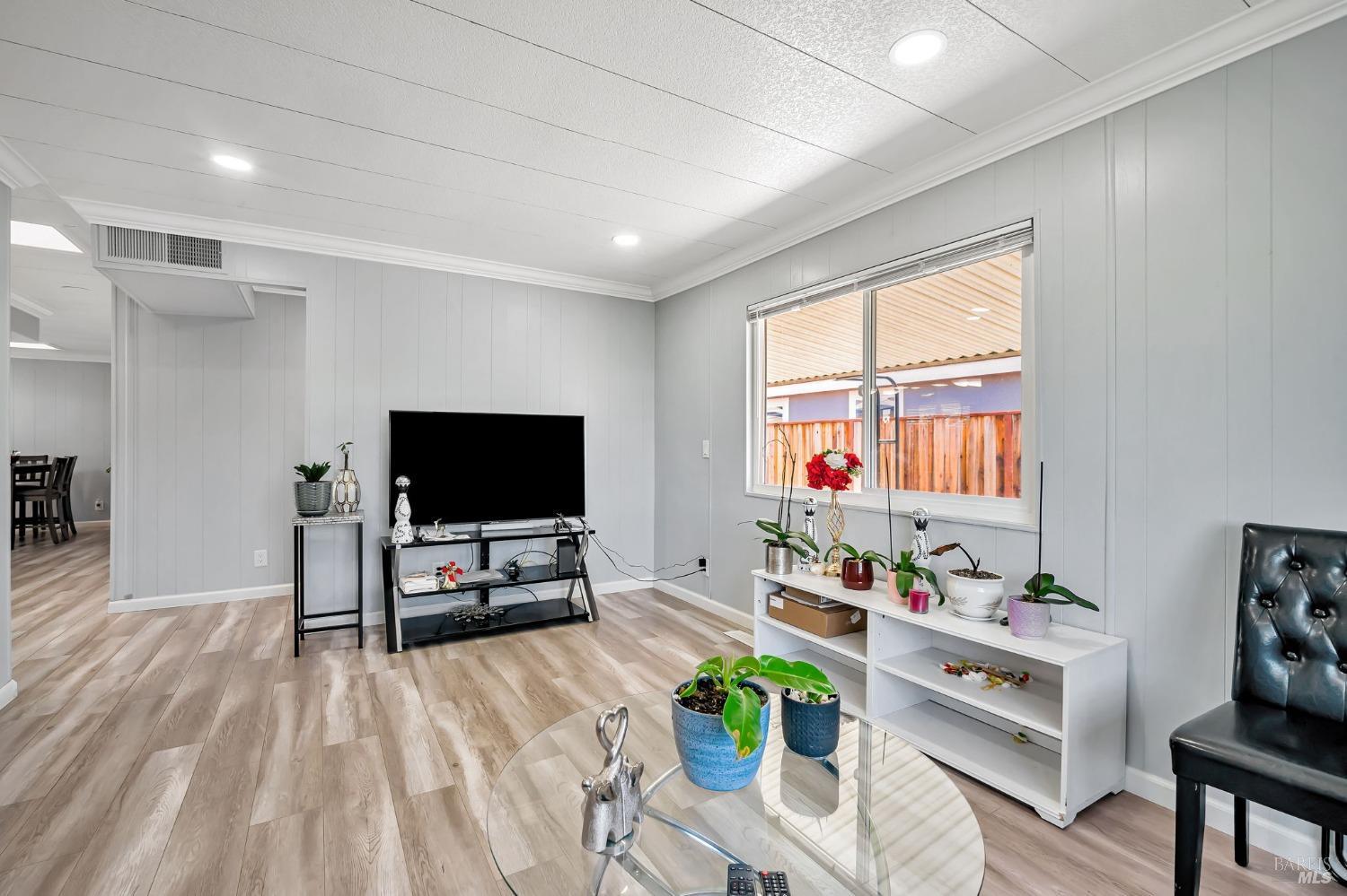 Detail Gallery Image 17 of 44 For 234 Arboleda Dr, Santa Rosa,  CA 95401 - 3 Beds | 2 Baths