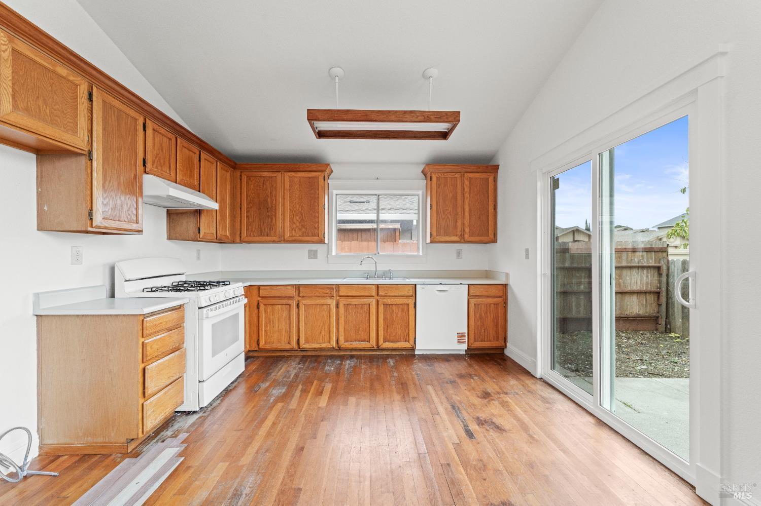 Detail Gallery Image 14 of 30 For 1120 Camellia Ln, Suisun City,  CA 94585 - 3 Beds | 2 Baths