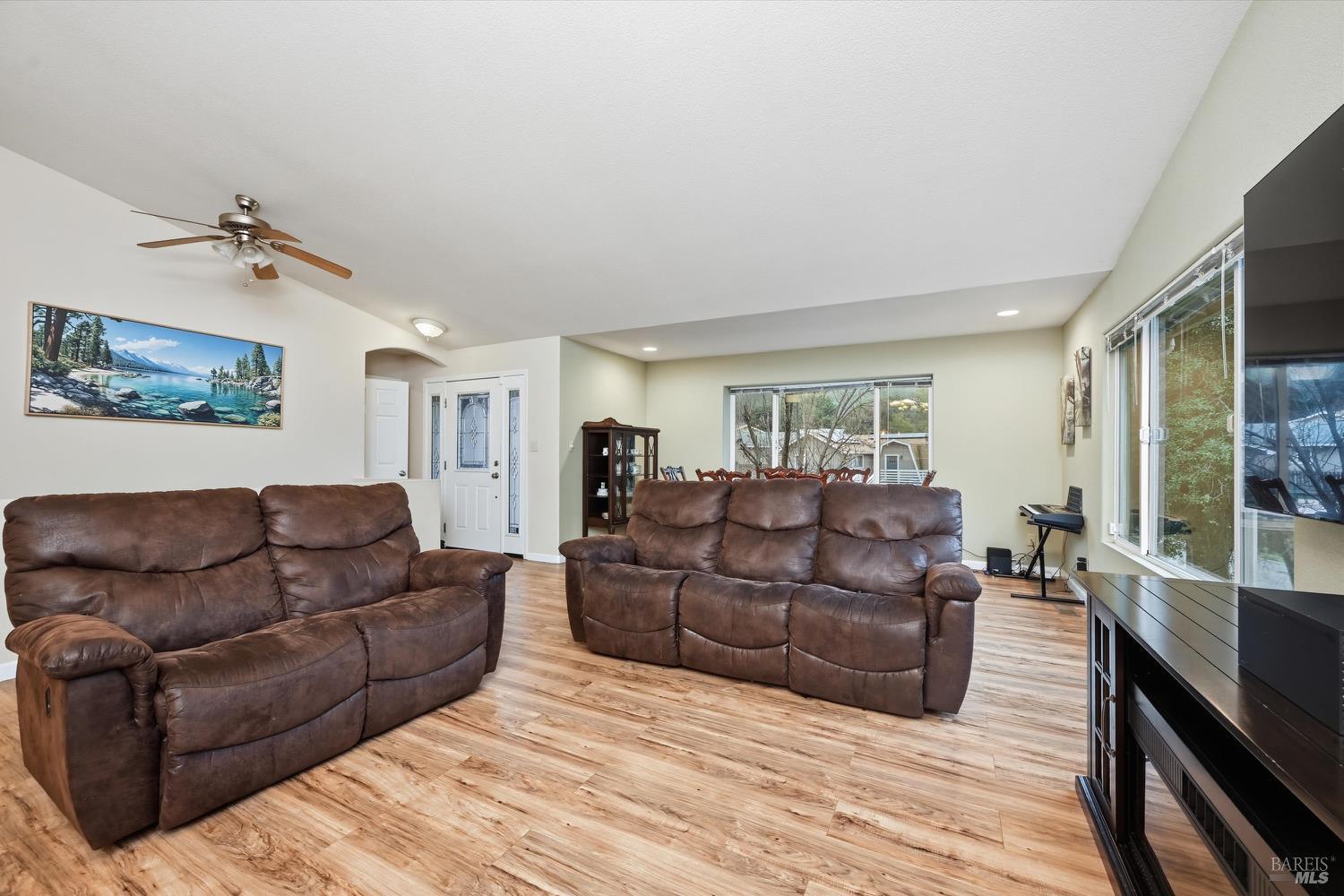 Detail Gallery Image 4 of 39 For 3532 Morningside Cir, Kelseyville,  CA 95451 - 4 Beds | 3 Baths