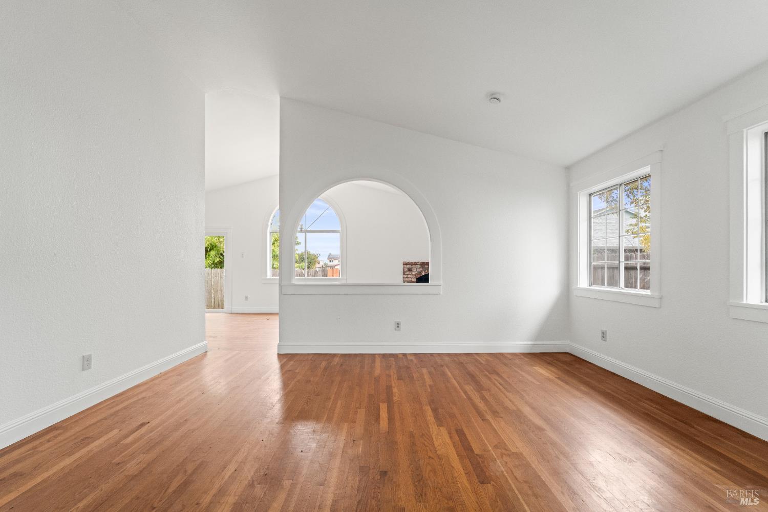 Detail Gallery Image 6 of 30 For 1120 Camellia Ln, Suisun City,  CA 94585 - 3 Beds | 2 Baths