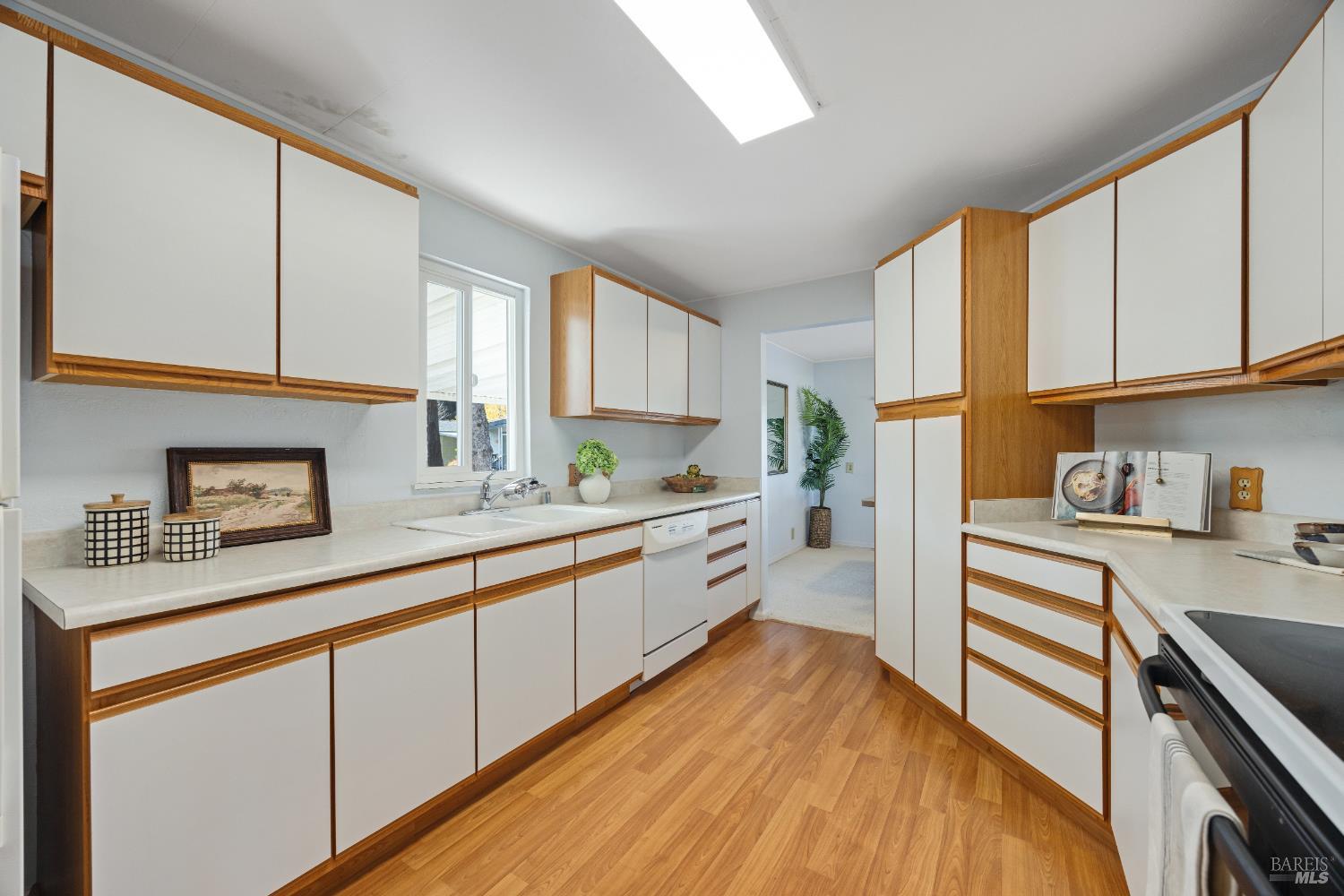 Detail Gallery Image 27 of 49 For 518 Vina Rose Dr, Petaluma,  CA 94954 - 2 Beds | 2 Baths