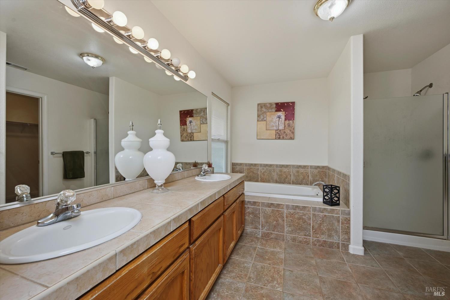 Detail Gallery Image 16 of 33 For 18841 Spyglass Rd, Hidden Valley Lake,  CA 95467 - 3 Beds | 2 Baths