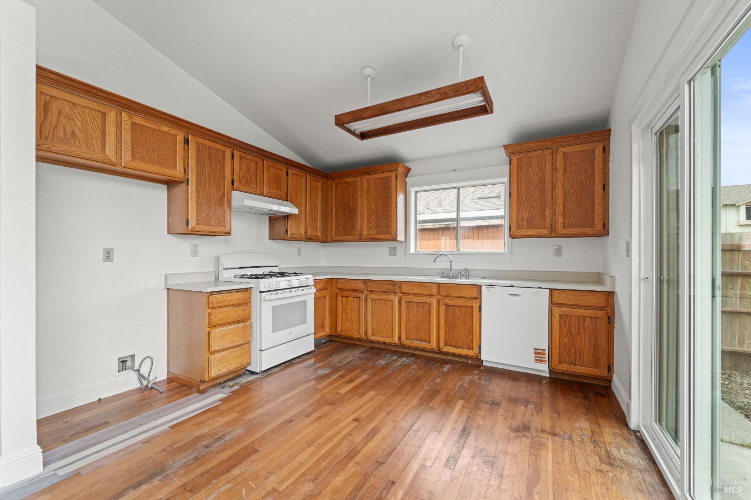 Detail Gallery Image 12 of 30 For 1120 Camellia Ln, Suisun City,  CA 94585 - 3 Beds | 2 Baths