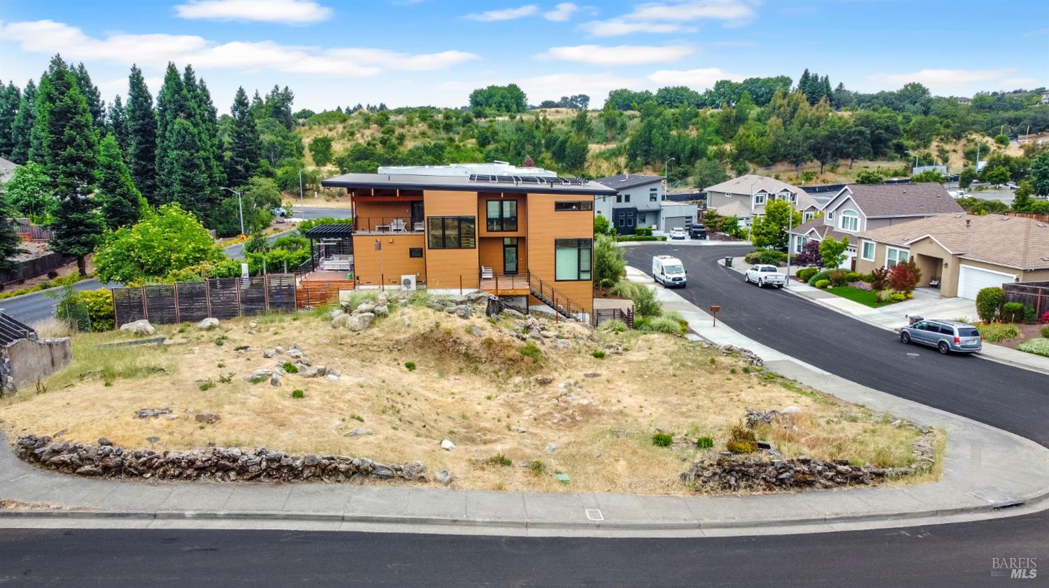 Detail Gallery Image 2 of 13 For 2100 Vintage Cir, Santa Rosa,  CA 95404 - – Beds | – Baths