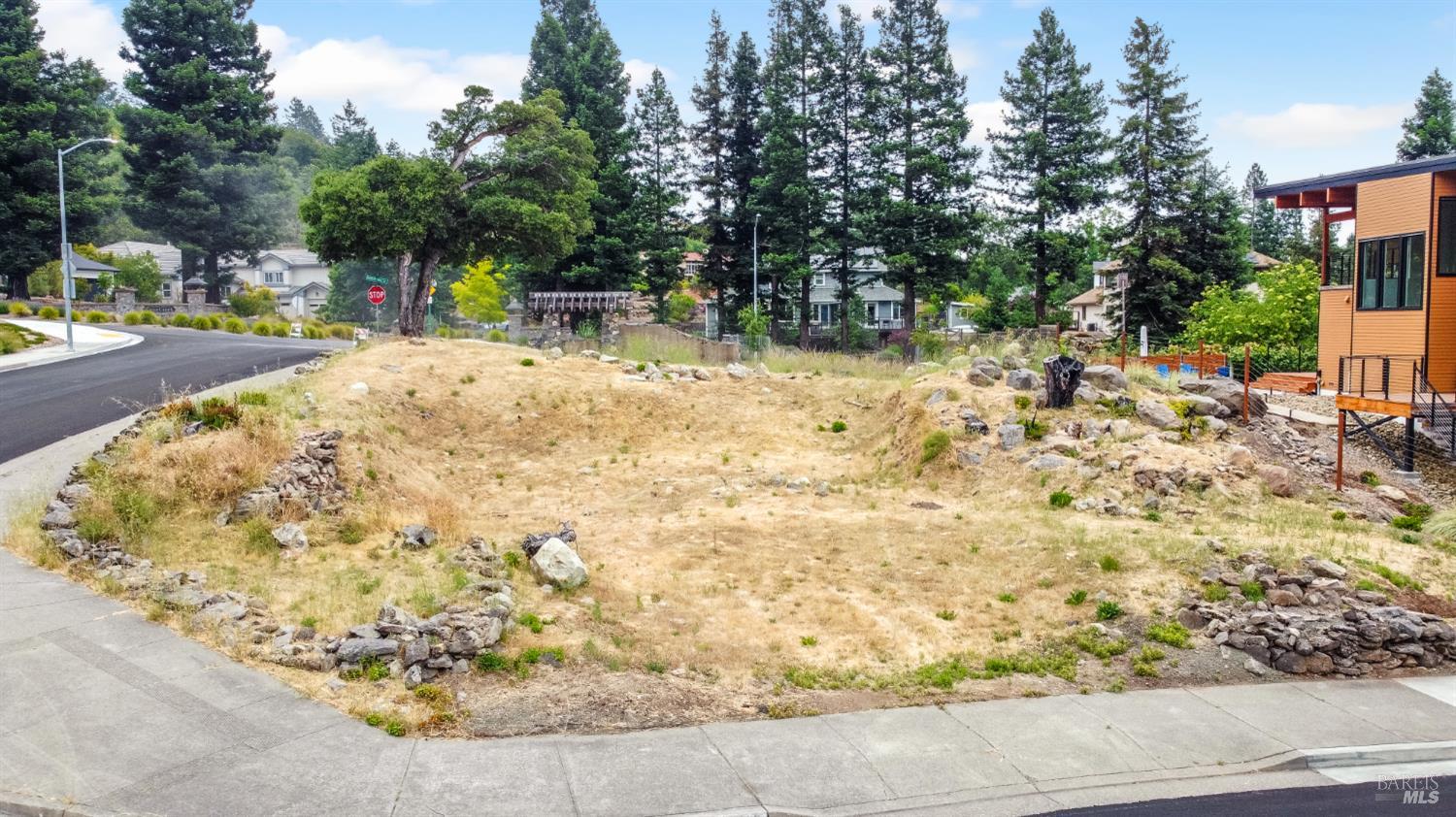 Detail Gallery Image 7 of 13 For 2100 Vintage Cir, Santa Rosa,  CA 95404 - – Beds | – Baths