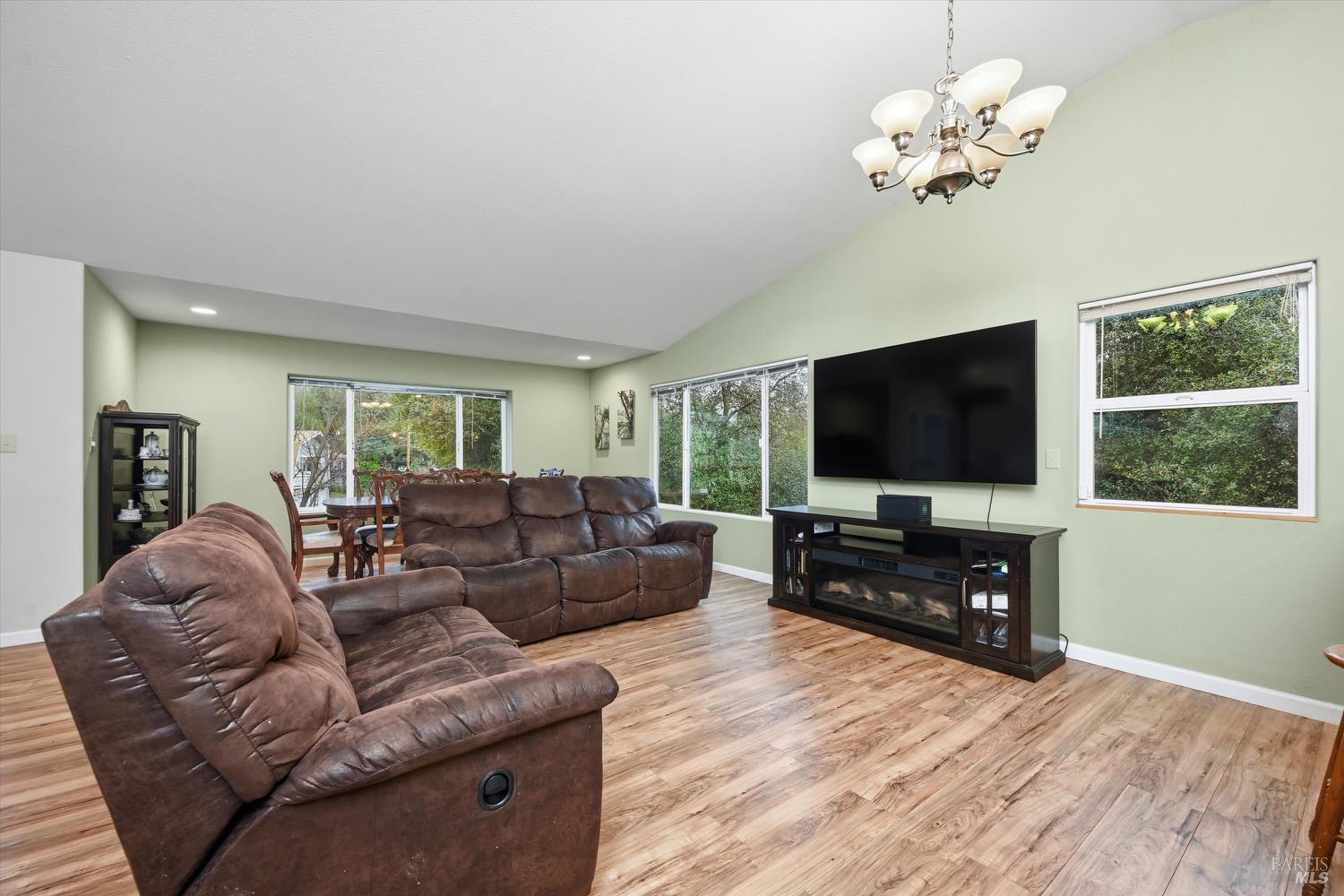 Detail Gallery Image 5 of 39 For 3532 Morningside Cir, Kelseyville,  CA 95451 - 4 Beds | 3 Baths