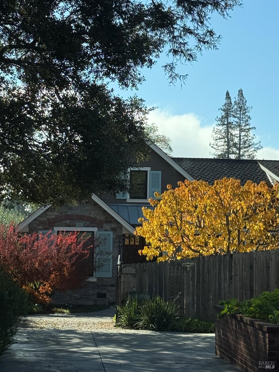 Detail Gallery Image 2 of 4 For 1343 Ash St, Napa,  CA 94559 - 6 Beds | 4 Baths