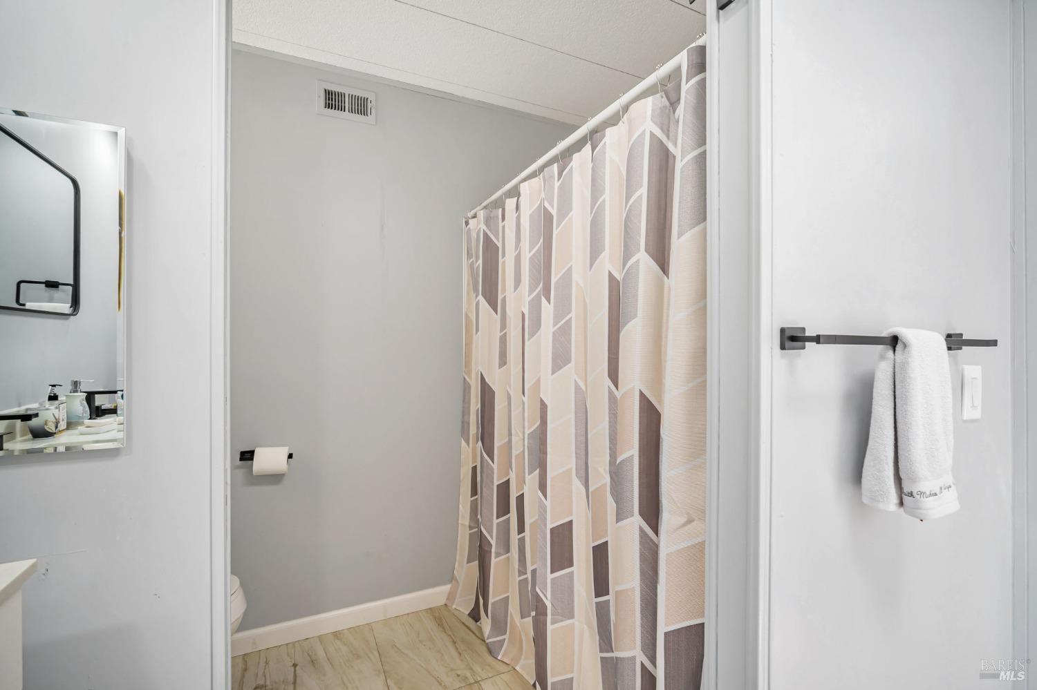 Detail Gallery Image 33 of 44 For 234 Arboleda Dr, Santa Rosa,  CA 95401 - 3 Beds | 2 Baths