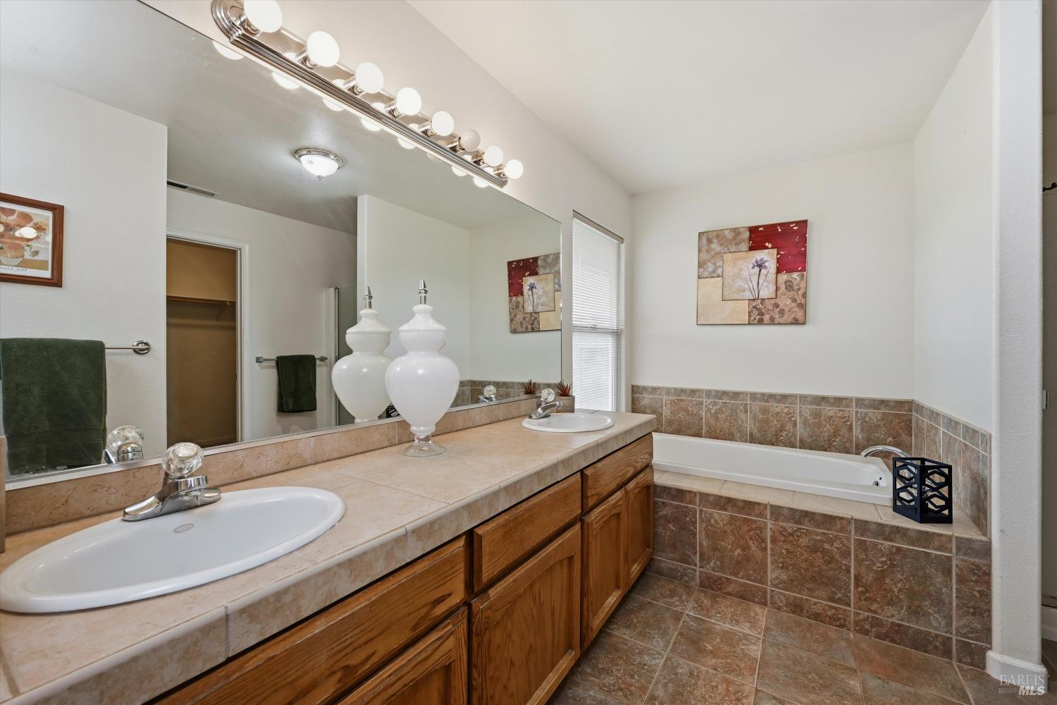 Detail Gallery Image 17 of 33 For 18841 Spyglass Rd, Hidden Valley Lake,  CA 95467 - 3 Beds | 2 Baths