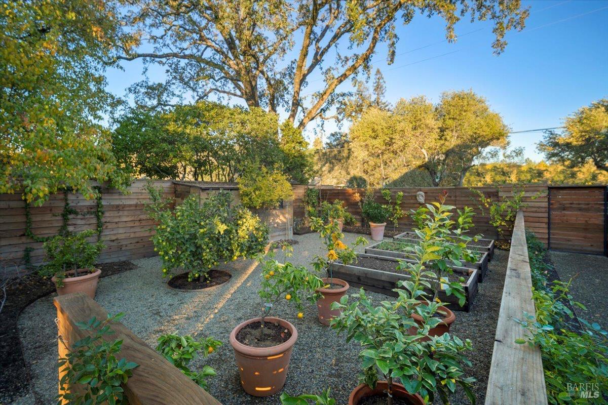 Detail Gallery Image 61 of 68 For 511 Hidden Acres Rd, Healdsburg,  CA 95448 - 3 Beds | 4 Baths