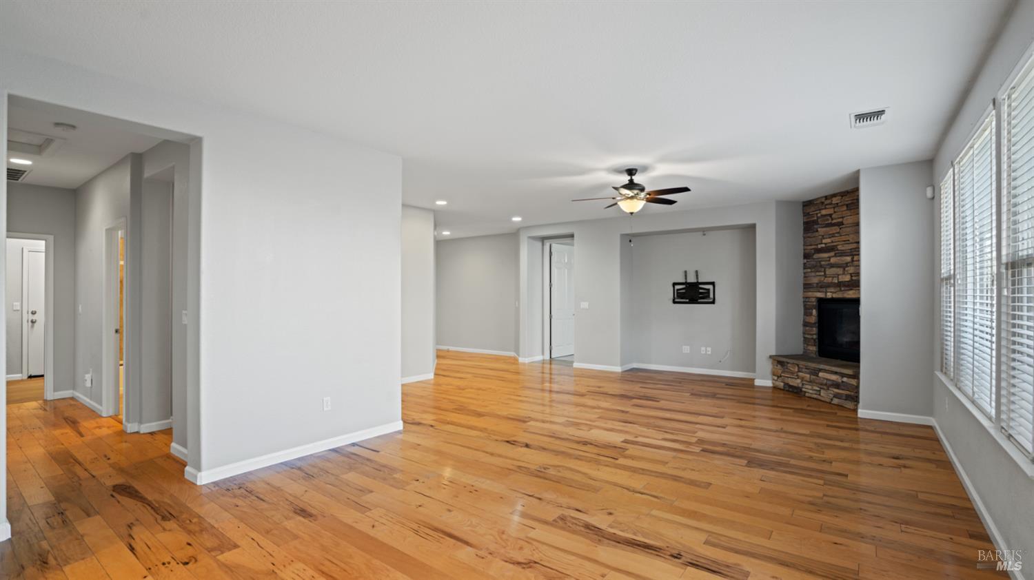 Detail Gallery Image 12 of 59 For 1006 Champion Pl, Vacaville,  CA 95687 - 4 Beds | 2 Baths