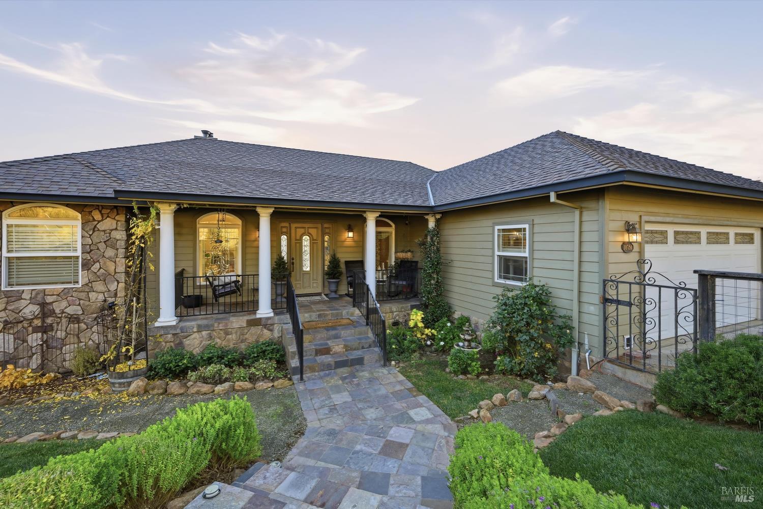 Detail Gallery Image 7 of 51 For 18750 Fernwood Rd, Hidden Valley Lake,  CA 95467 - 3 Beds | 3/1 Baths