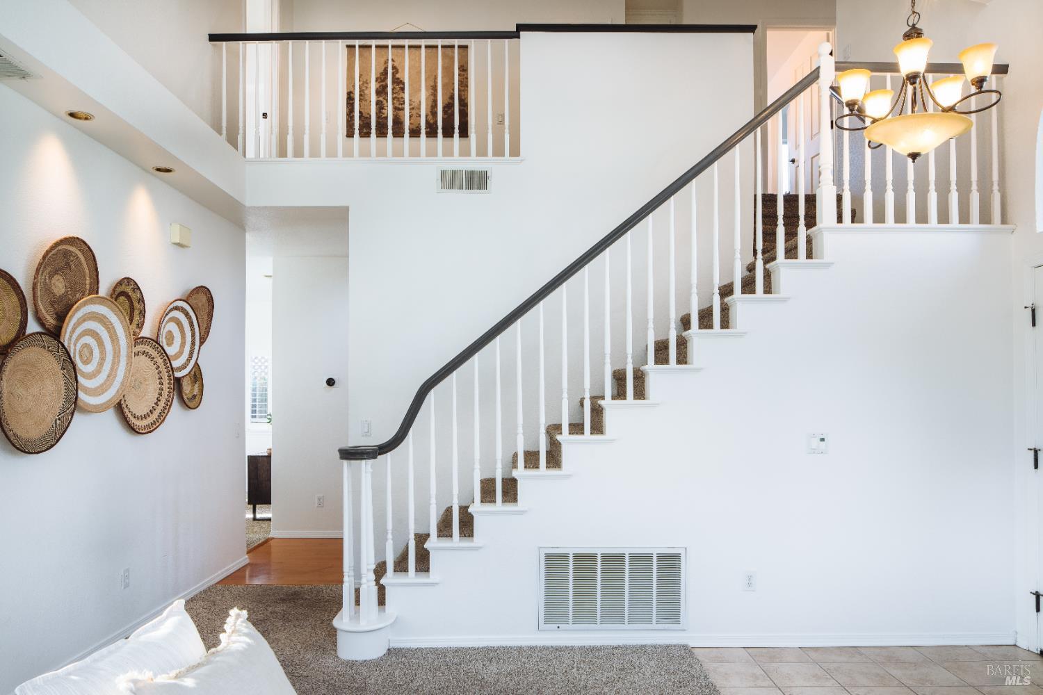 Detail Gallery Image 32 of 68 For 810 Wine Ct, Petaluma,  CA 94954 - 5 Beds | 3 Baths