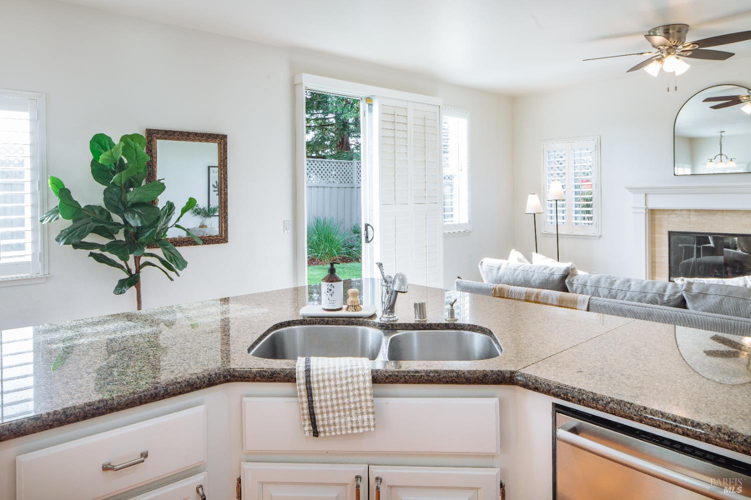 Detail Gallery Image 17 of 68 For 810 Wine Ct, Petaluma,  CA 94954 - 5 Beds | 3 Baths