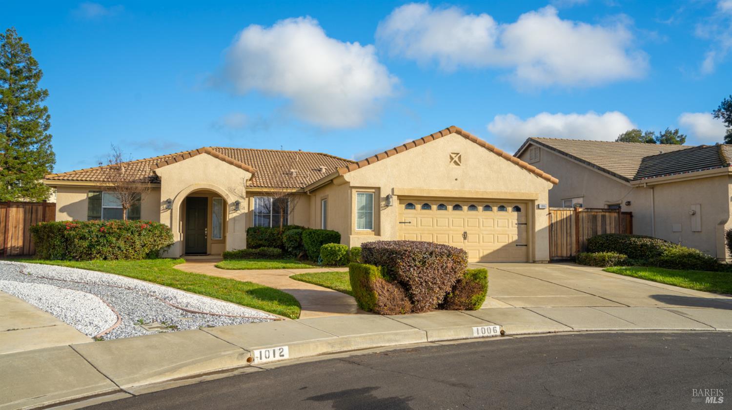 Detail Gallery Image 4 of 59 For 1006 Champion Pl, Vacaville,  CA 95687 - 4 Beds | 2 Baths