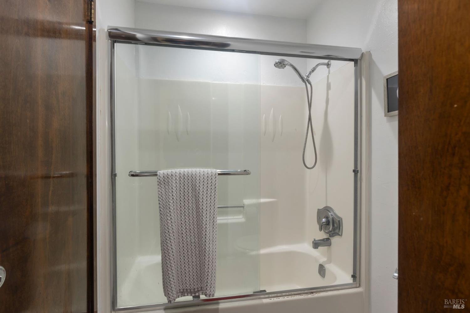 Detail Gallery Image 18 of 20 For 1432 Elm Dr, Novato,  CA 94945 - 3 Beds | 2 Baths