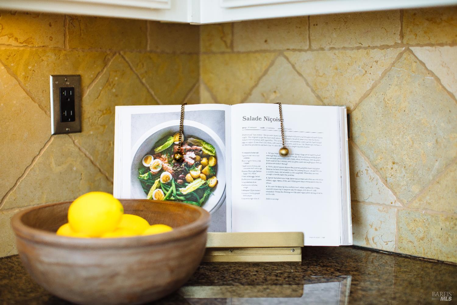 Detail Gallery Image 16 of 68 For 810 Wine Ct, Petaluma,  CA 94954 - 5 Beds | 3 Baths