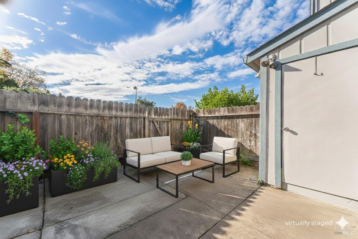 Detail Gallery Image 34 of 41 For 11 Creekwood Sqr, Rohnert Park,  CA 94928 - 3 Beds | 2 Baths