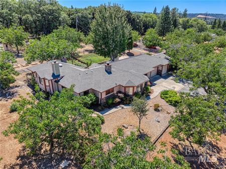 Detail Gallery Image 4 of 74 For 8700 Red Hills Rd, Kelseyville,  CA 95451 - 5 Beds | 3 Baths