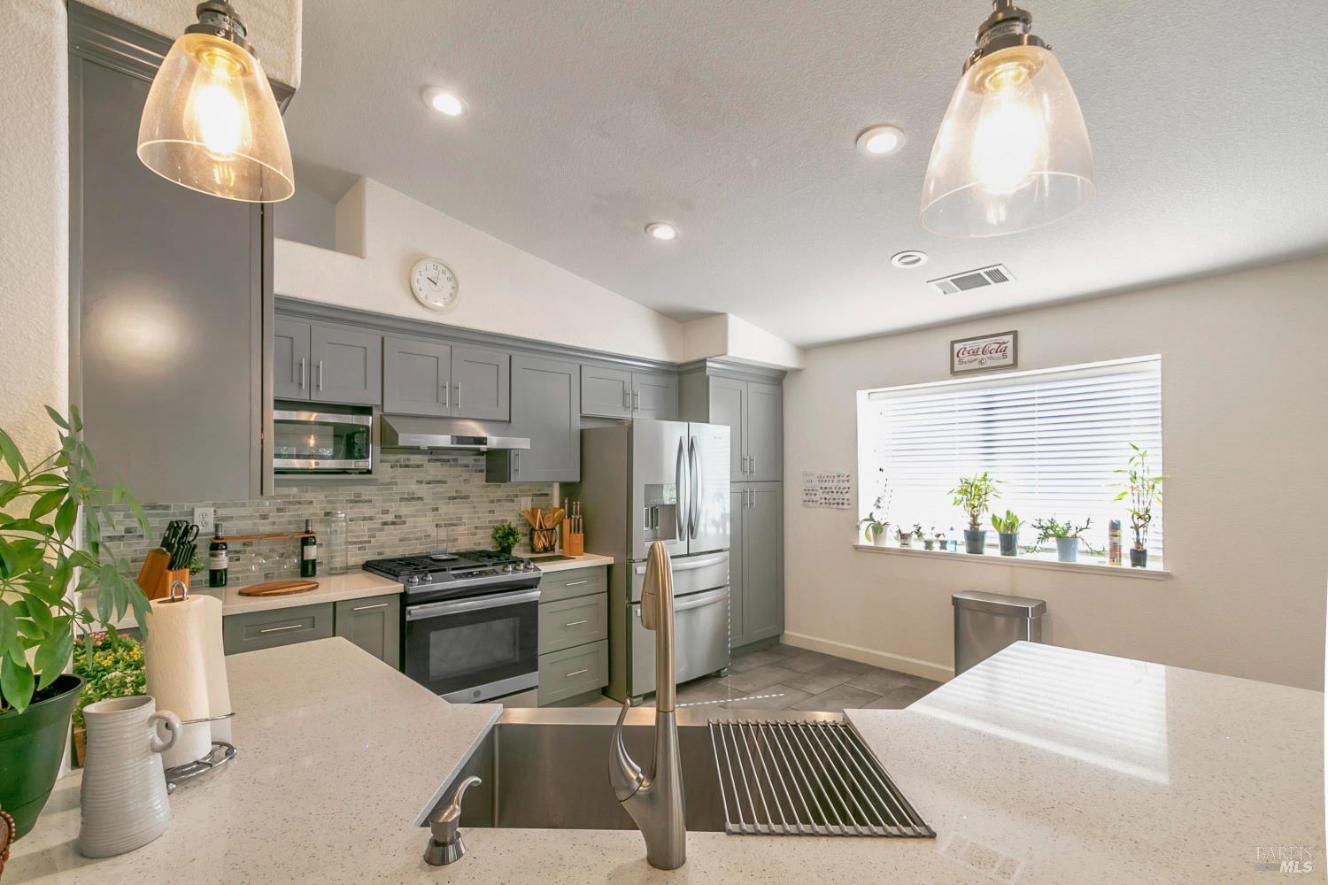 Detail Gallery Image 17 of 46 For 3257 Vista Del Lago Way, Fairfield,  CA 94533 - 4 Beds | 2 Baths