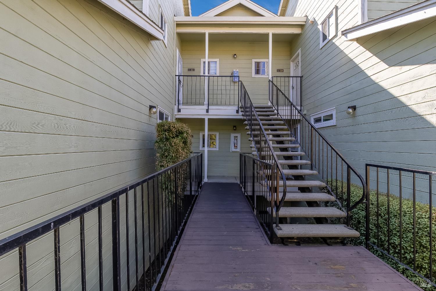 Detail Gallery Image 14 of 63 For 735 Buchanan St #221,  Benicia,  CA 94510 - 1 Beds | 1 Baths