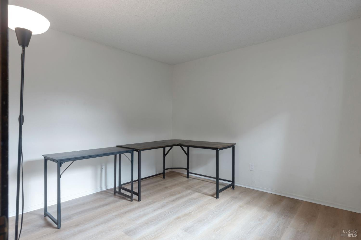 Detail Gallery Image 13 of 20 For 1432 Elm Dr, Novato,  CA 94945 - 3 Beds | 2 Baths