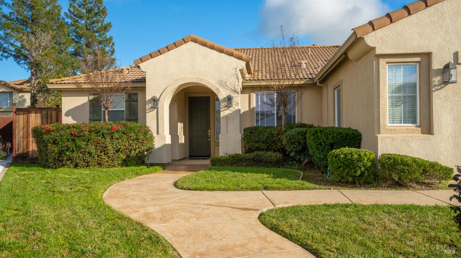 Detail Gallery Image 5 of 59 For 1006 Champion Pl, Vacaville,  CA 95687 - 4 Beds | 2 Baths