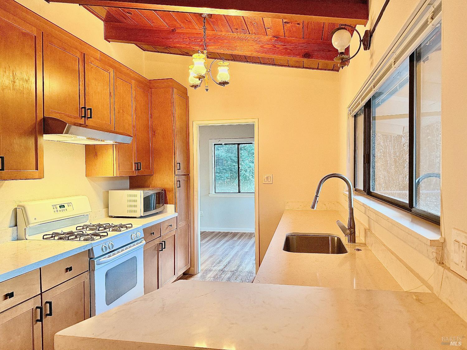 Detail Gallery Image 8 of 39 For 16868 Center Way, Guerneville,  CA 95446 - 3 Beds | 2 Baths